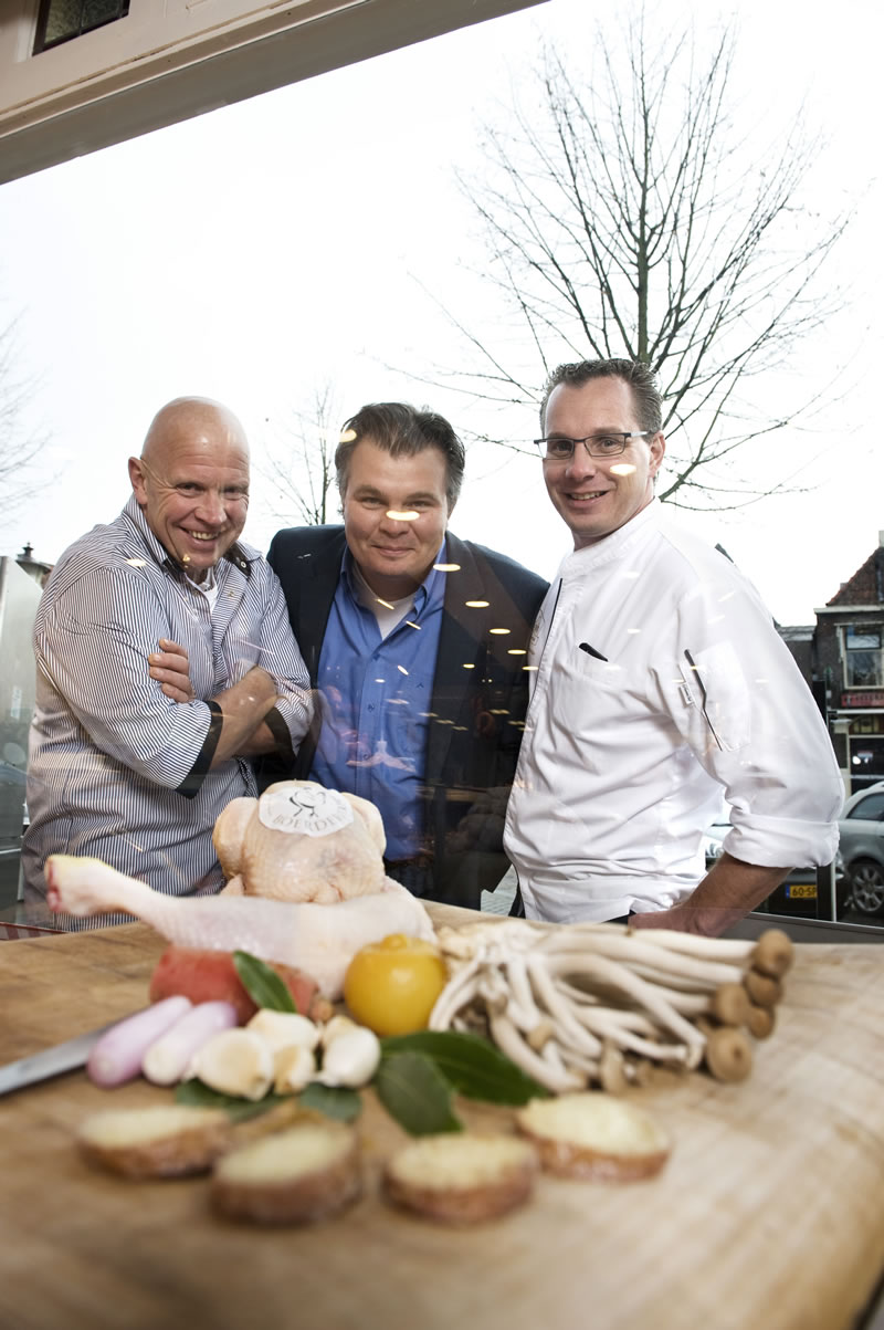 Vl.n.r. Keurslager Cees Blokdijk, Poelier Bas van der Laan, Chef Onno Kokmeijer