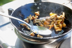 De Westfriese Tafel - Koolen PaddestoelenPasta met bundelzwammen en rauwe champignons